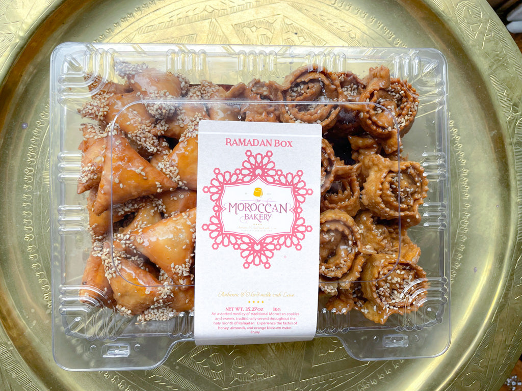 1KG Box of Briouats & Chebakia – Boîte 1KG Briouats & Chebakia