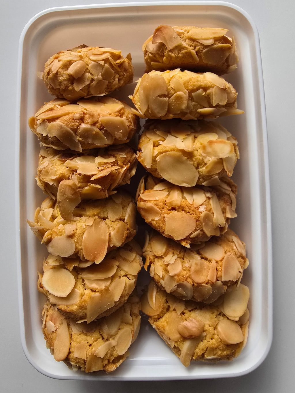 Ghouriba (Ghribat) aux amandes effilées, 12 pièces, Maison Serraj ≈ 300g